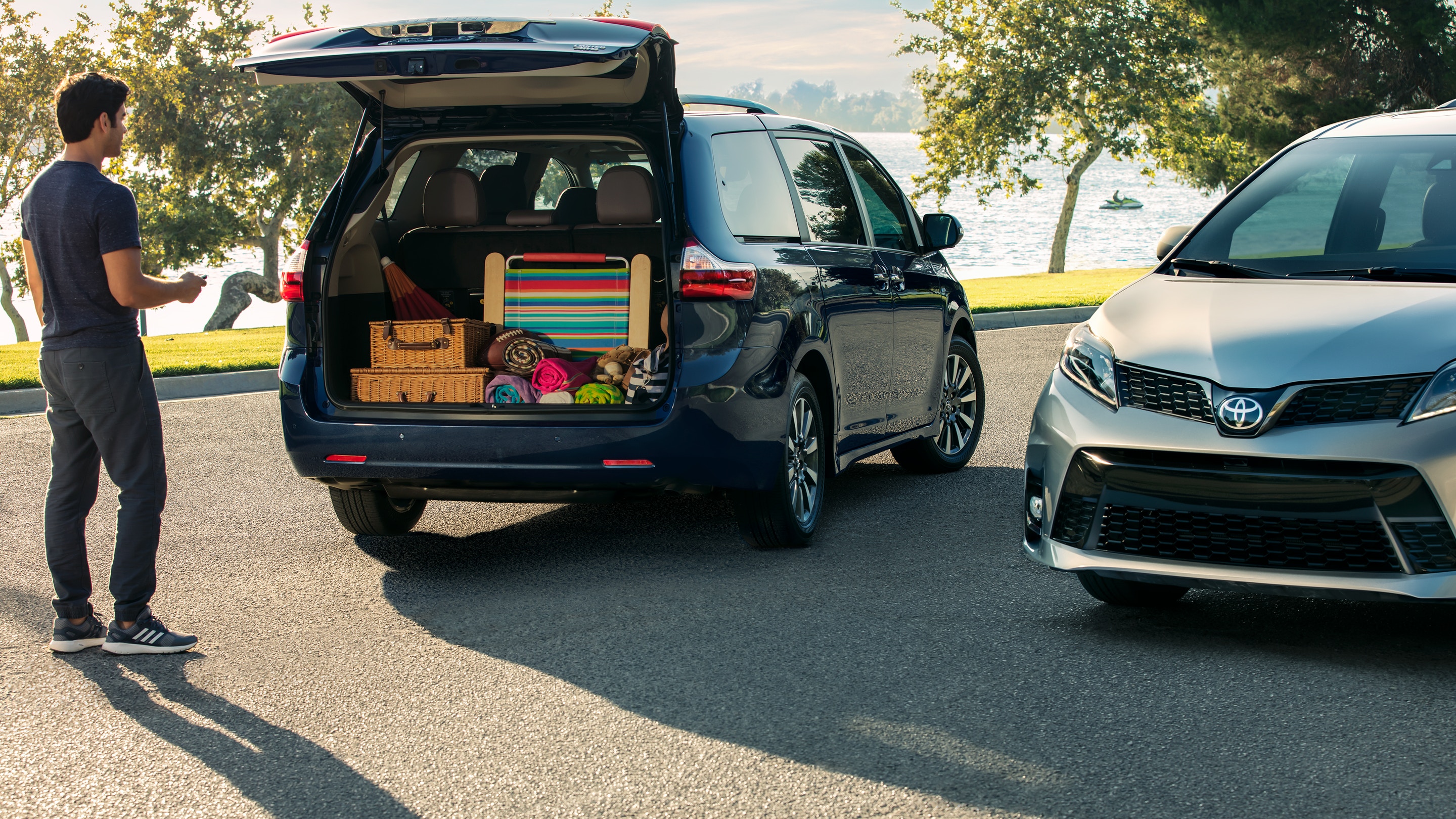 2018 Toyota Sienna Open Rear Exterior Picture